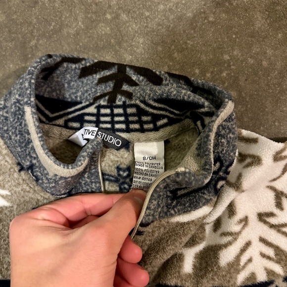 Native Studio Snowflake Fleece Pullover - Picture 3 of 4